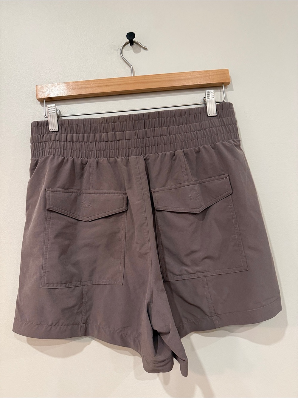 SPANX Casual Fridays Elastic Waist Smoke Taupe Drawstring Athletic Shorts - Picture 4 of 7
